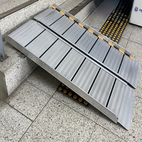 이동형 접이식 휠체어 경사로